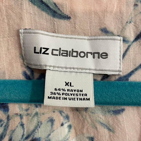 🌻Pastel Pink Floral Wrap Top - Picture 9 of 13